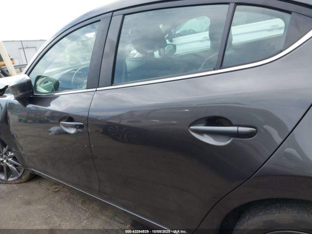 Mazda Mazda3 Grand Touring Image 16