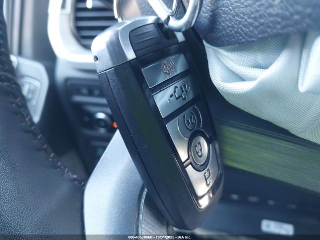 Ford F-150 Lariat Image 2