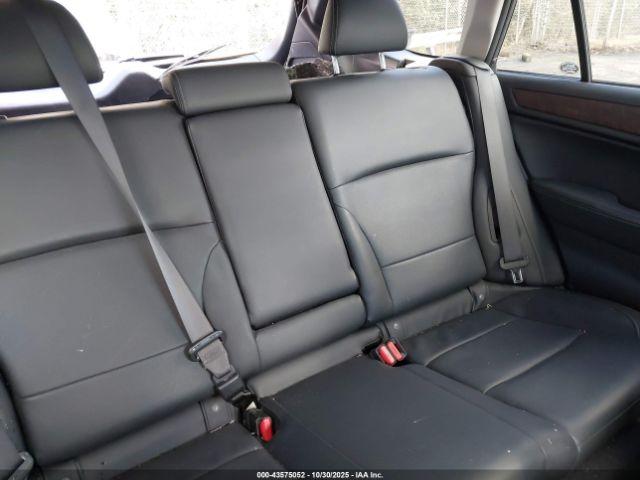 Subaru Outback 2.5i Limited Image 2