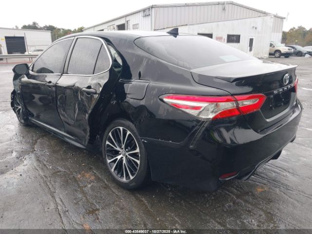 Toyota Camry Se Image 10