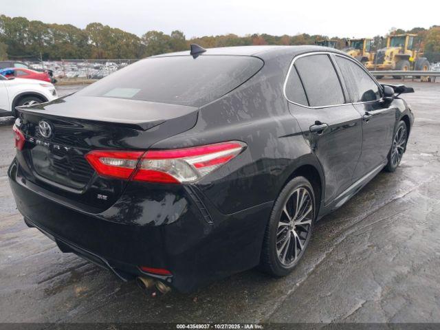 Toyota Camry Se Image 5