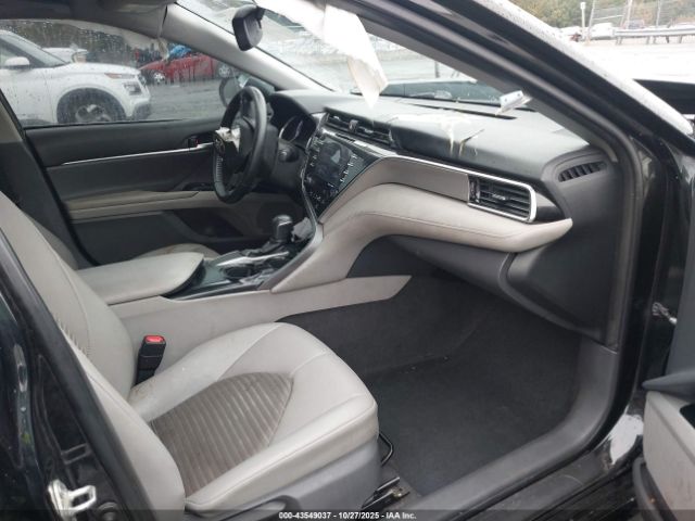 Toyota Camry Se Image 8