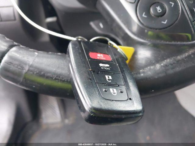 Toyota Camry Se Image 6