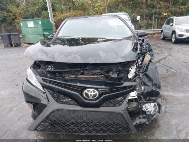 Toyota Camry Se Image 12