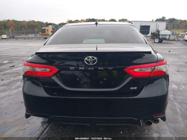 Toyota Camry Se Image 2