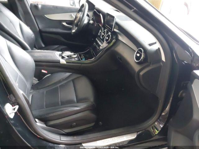 Mercedes-Benz C-Class 4matic Image 8