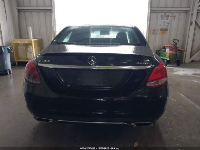 Mercedes-Benz C-Class 4matic Image 13