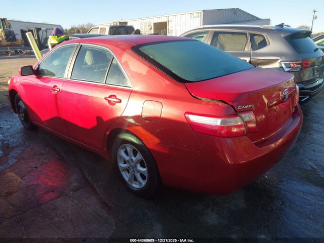 Toyota Camry Le Image 8