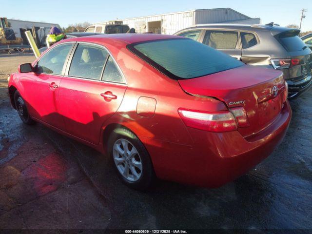 Toyota Camry Le Image 8