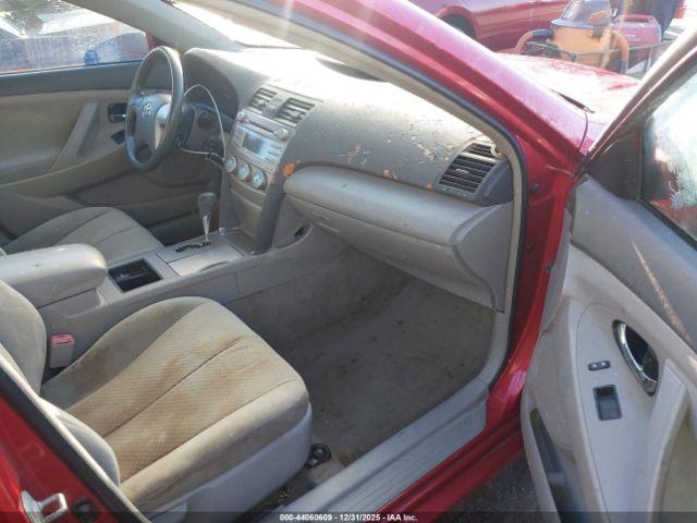 Toyota Camry Le Image 2