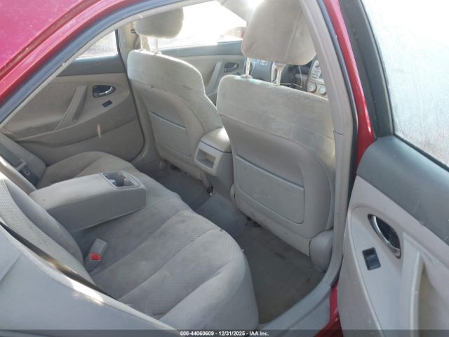 Toyota Camry Le Image 7