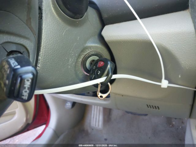 Toyota Camry Le Image 9