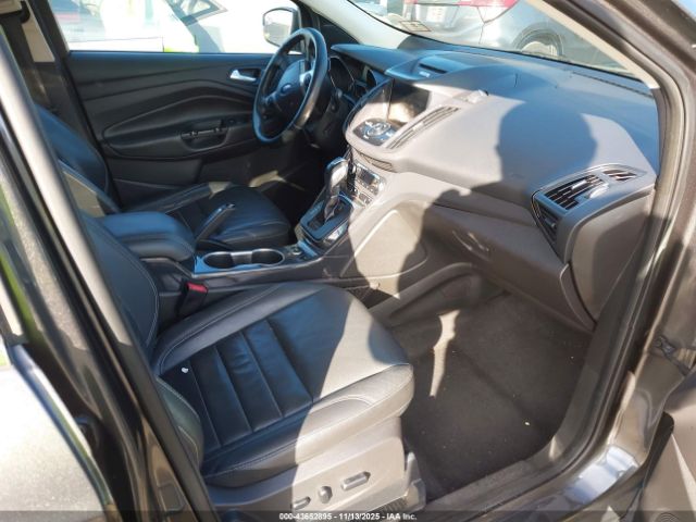 Ford Escape Titanium Image 14