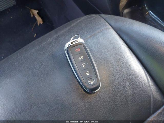 Ford Escape Titanium Image 16