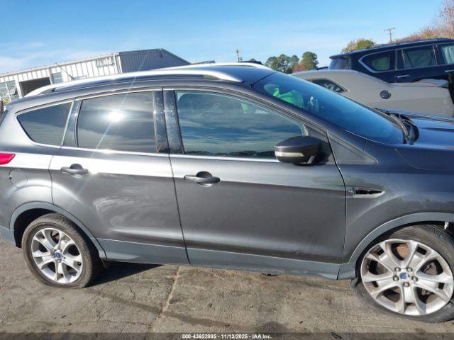 Ford Escape Titanium Image 10