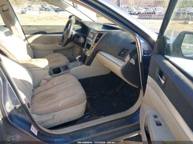 Subaru Outback 2.5i Image 2