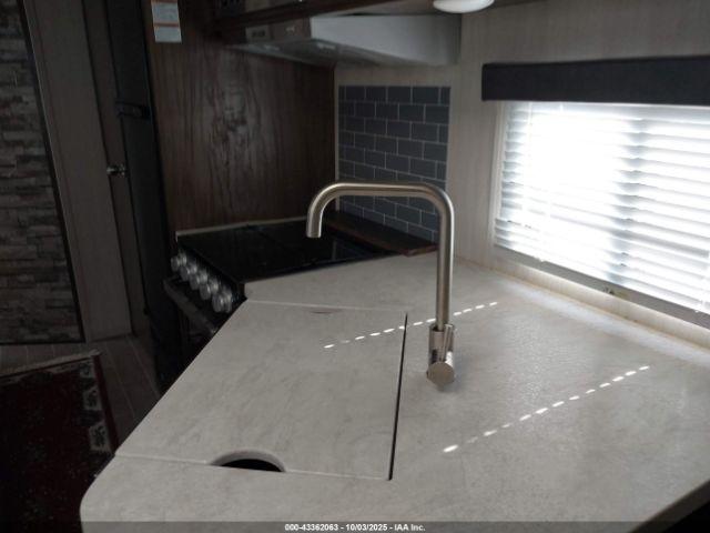 Forest River Cherokee Grey Wolf Image 17