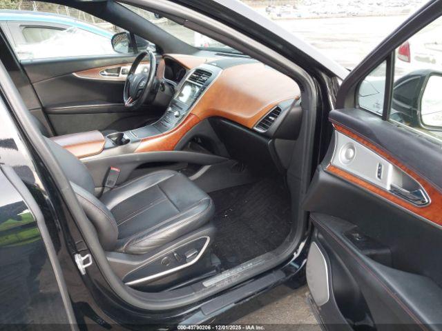 Lincoln MKX Black Label Image 3