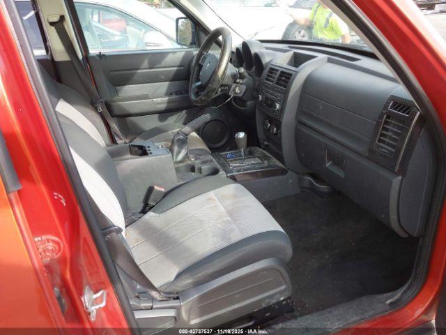 Dodge Nitro Sxt Image 8