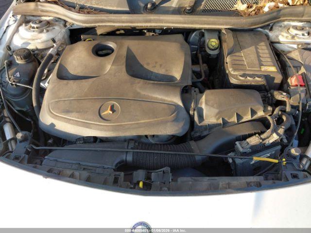 Mercedes-Benz Cla-class 4matic Image 16