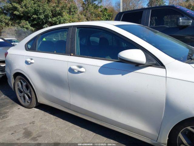 Kia Forte Lxs Image 14