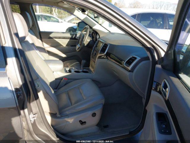 Jeep Grand Cherokee Laredo Image 2