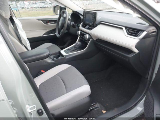 Toyota RAV4 Xle Image 9