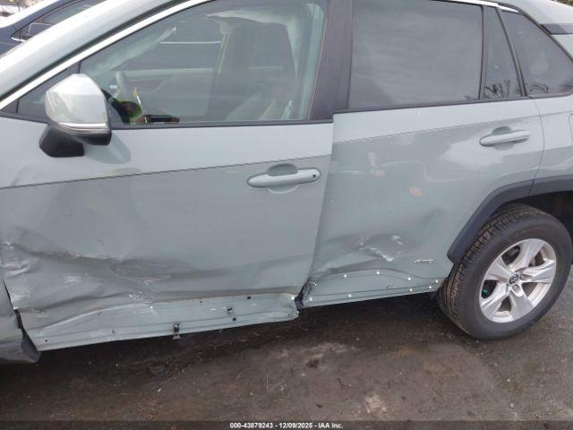 Toyota RAV4 Xle Image 6