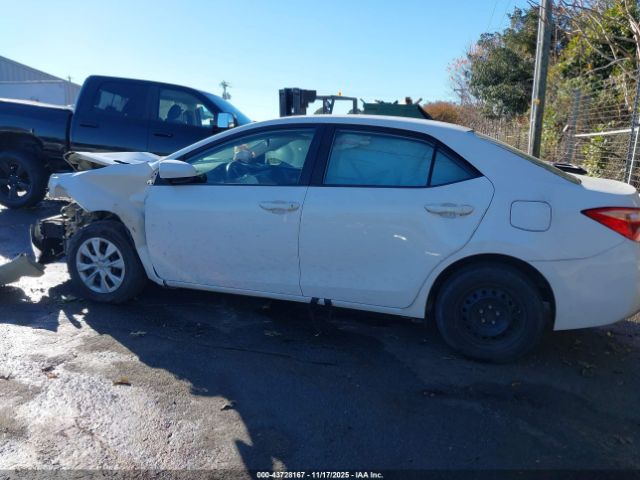 Toyota Corolla L Image 12