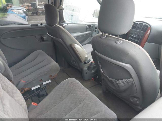 Chrysler Town & Country Lx Image 10