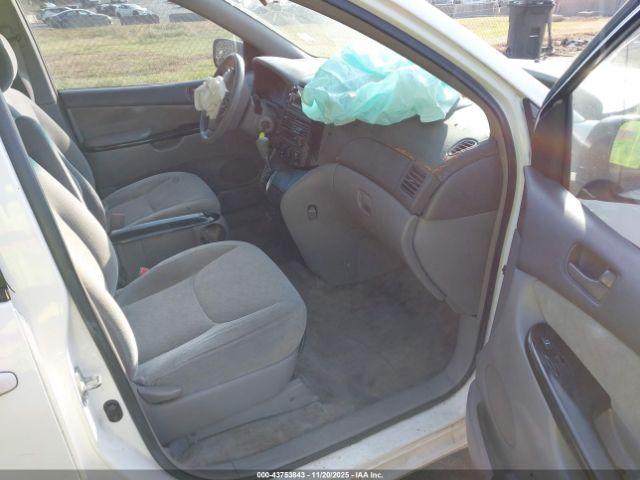 Toyota Sienna Ce Image 8