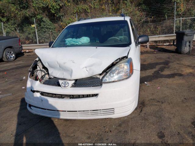 Toyota Sienna Ce Image 13