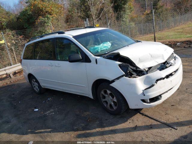Toyota Sienna Ce Image 7