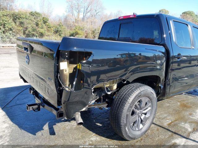 Nissan Frontier Sv 4x4 Image 5