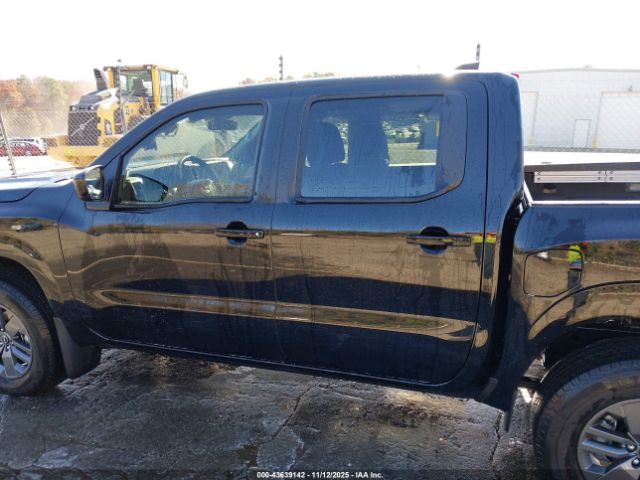 Nissan Frontier Sv 4x4 Image 10