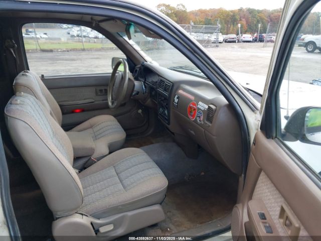 Toyota Tacoma Xtracab Image 2