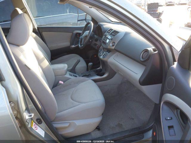 Toyota RAV4 Limited Image 16