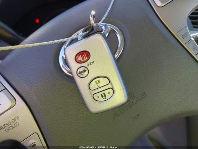 Toyota Camry Image 8