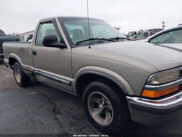 Chevrolet S-10 Ls Fleetside Image 3