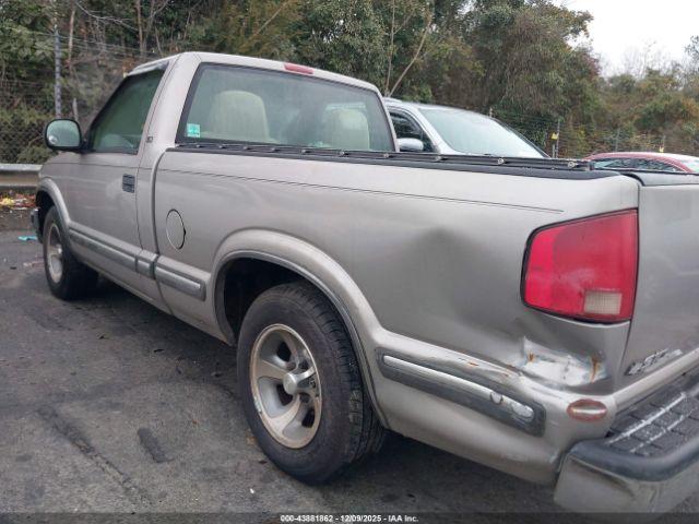 Chevrolet S-10 Ls Fleetside Image 16