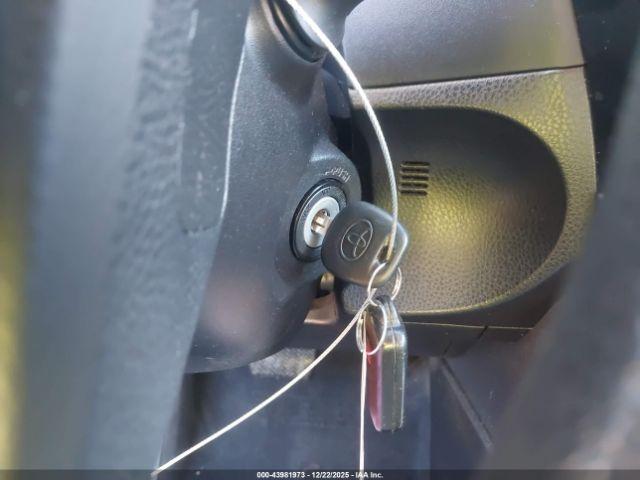 Toyota Corolla L Image 10