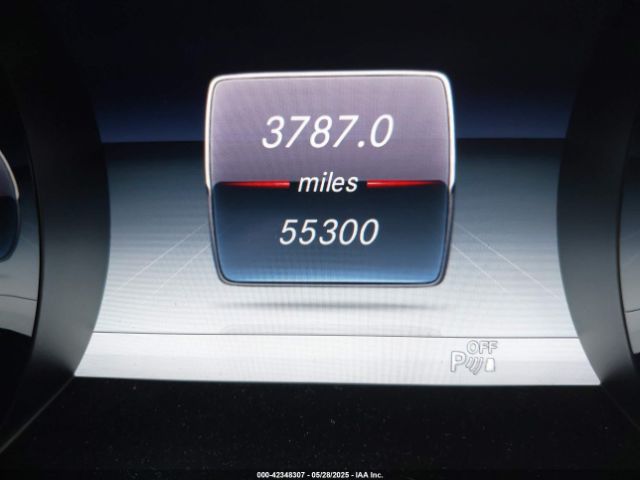 Mercedes-Benz E-Class 4matic Image 4