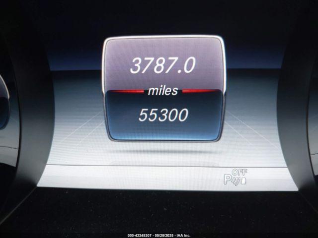 Mercedes-Benz E-Class 4matic Image 4