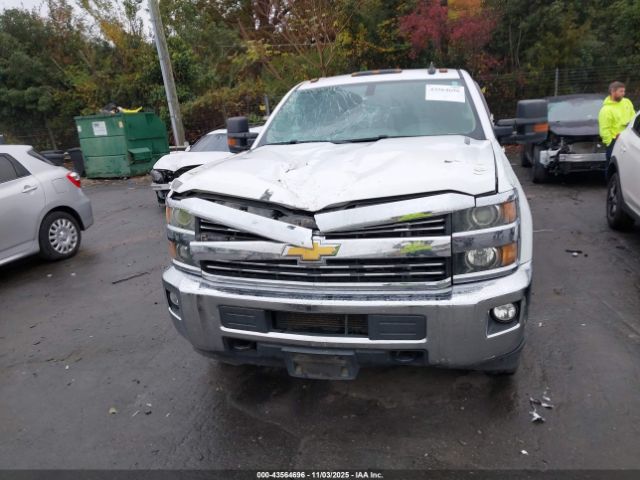 Chevrolet Silverado 2500 Lt Image 2