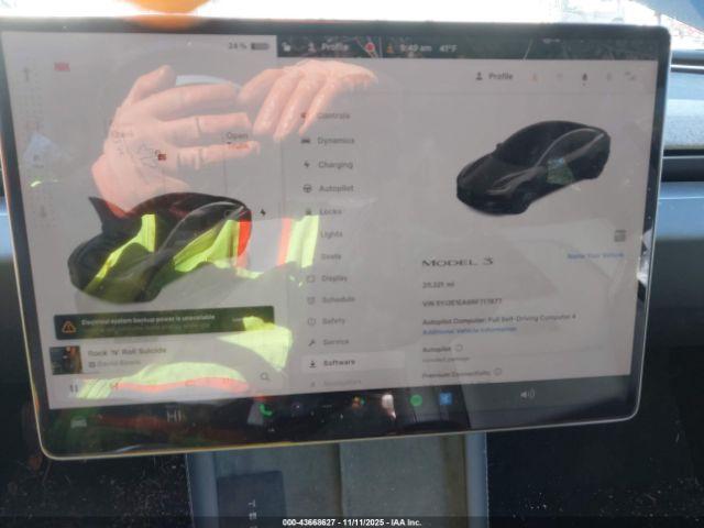 Tesla Model 3 Image 5