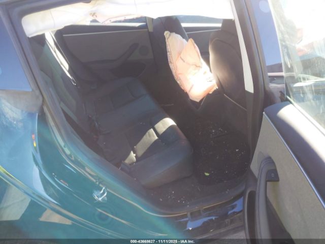 Tesla Model 3 Image 4