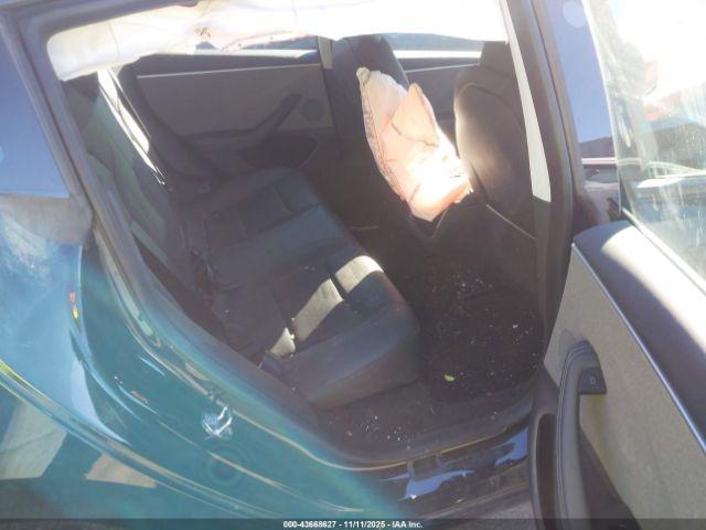 Tesla Model 3 Image 4