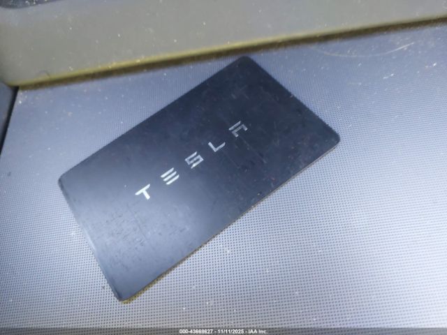 Tesla Model 3 Image 11