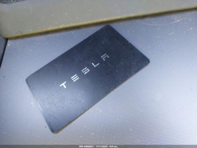 Tesla Model 3 Image 11