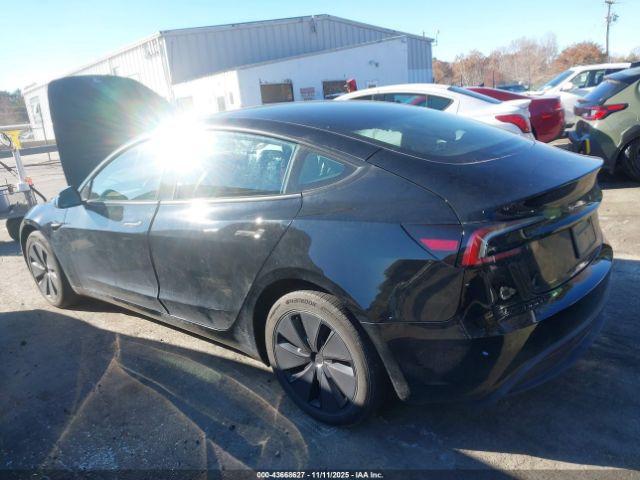 Tesla Model 3 Image 12